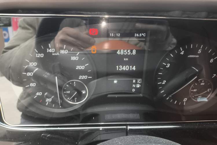 Used Mercedes-Benz Vito 2023 2.0T Elite Version 7 Seats Odometer Close Up