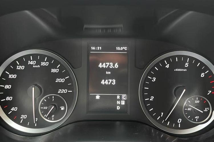 Used Mercedes-Benz Vito 2023 2.0T Elite Version 7 Seats Odometer Close Up