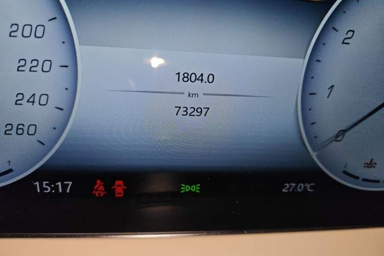 Used Mercedes-Benz Vito 2023 2.0T Business Version 7 Seats Odometer Close Up