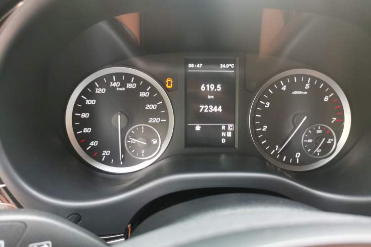 Used Mercedes-Benz Vito  Odometer Close Up