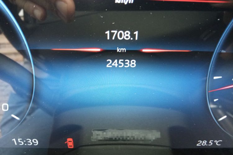 Used Mercedes-Benz Vito 2023 2.0T Elite Version 7 Seats Odometer Close Up