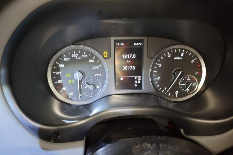 Used Mercedes-Benz Vito  Odometer Close Up