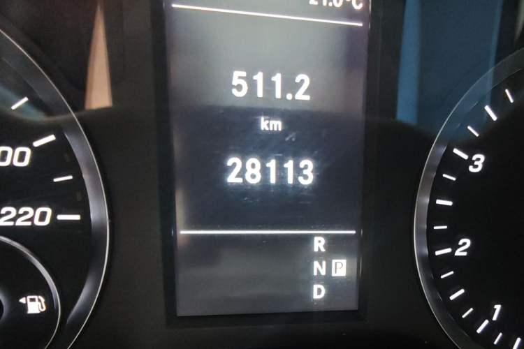 Used Mercedes-Benz Vito 2023 2.0T Elite Version 7 Seats Odometer Close Up