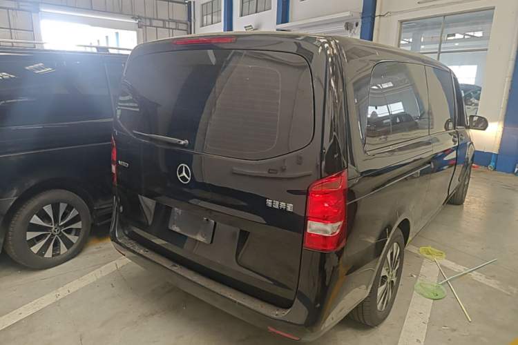 Used Mercedes-Benz Vito 2023 2.0T Elite Version 7 Seats Rear Right 45 Deg