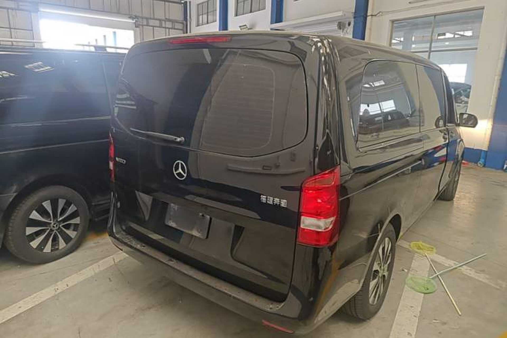 Used Mercedes-Benz Vito 2023 2.0T Elite Version 7 Seats Rear Right 45 Deg