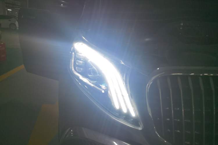 Used Mercedes-Benz Vito 2023 2.0T Business Version 7 Seats Right Front Headlight