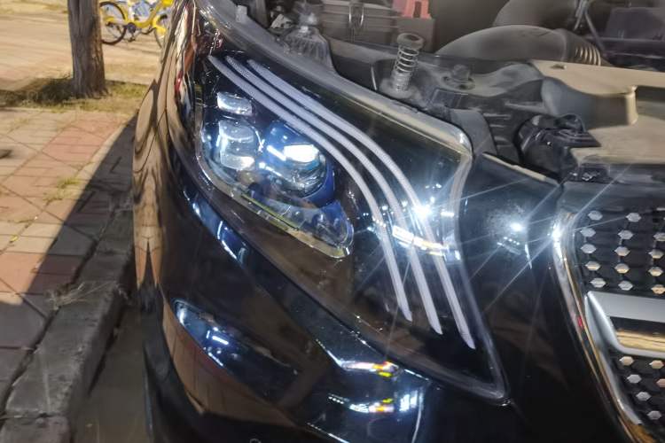 Used Mercedes-Benz Vito 2023 2.0T Business Version 7 Seats Right Front Headlight