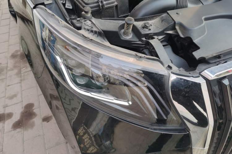 Used Mercedes-Benz Vito 2023 2.0T Business Version 7 Seats Right Front Headlight