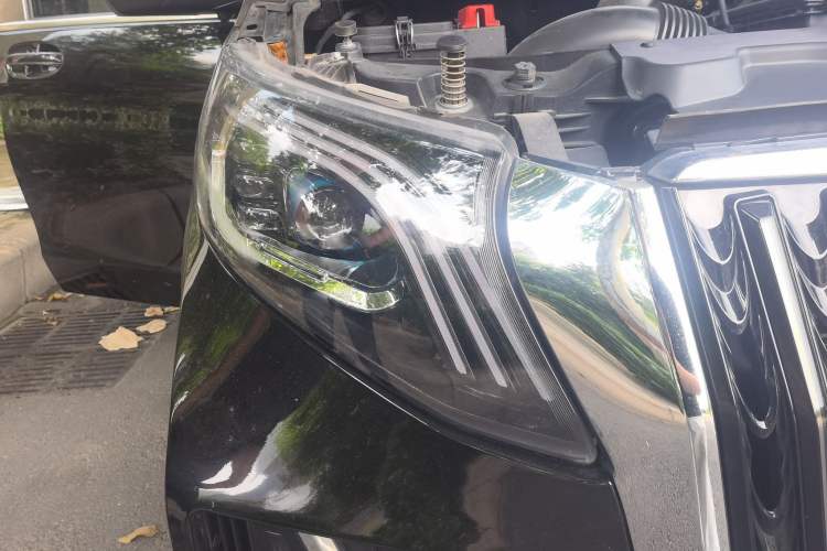 Used Mercedes-Benz Vito 2023 2.0T Business Version 7 Seats Right Front Headlight