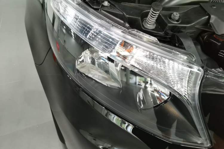 Used Mercedes-Benz Vito 2023 2.0T Elite Version 7 Seats Right Front Headlight