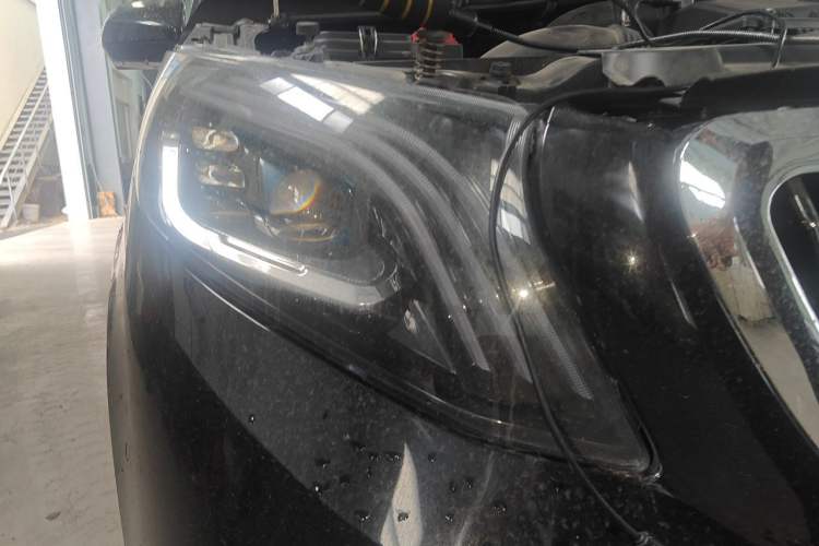 Used Mercedes-Benz Vito 2023 2.0T Elite Version 7 Seats Right Front Headlight