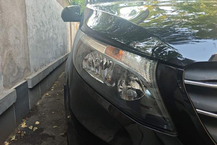 Used Mercedes-Benz Vito 2023 2.0T Business Version 7 Seats Right Front Headlight