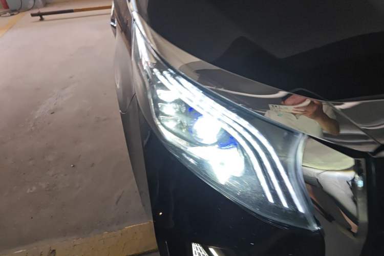 Used Mercedes-Benz Vito 2023 2.0T Business Version 7 Seats Right Front Headlight
