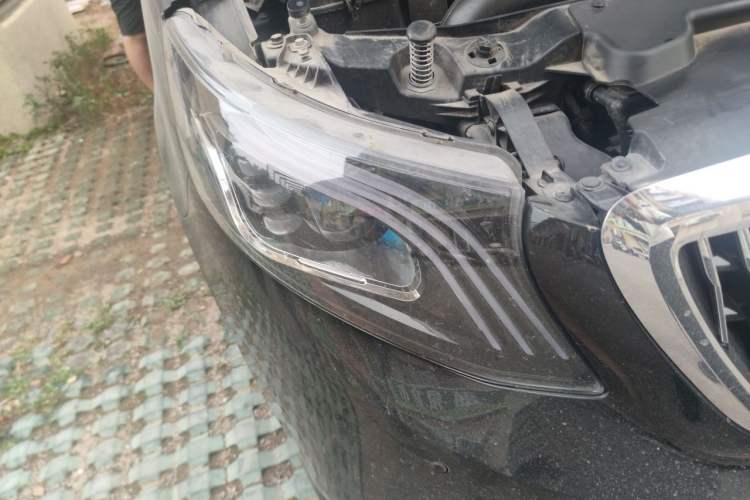 Used Mercedes-Benz Vito 2023 2.0T Elite Version 7 Seats Right Front Headlight