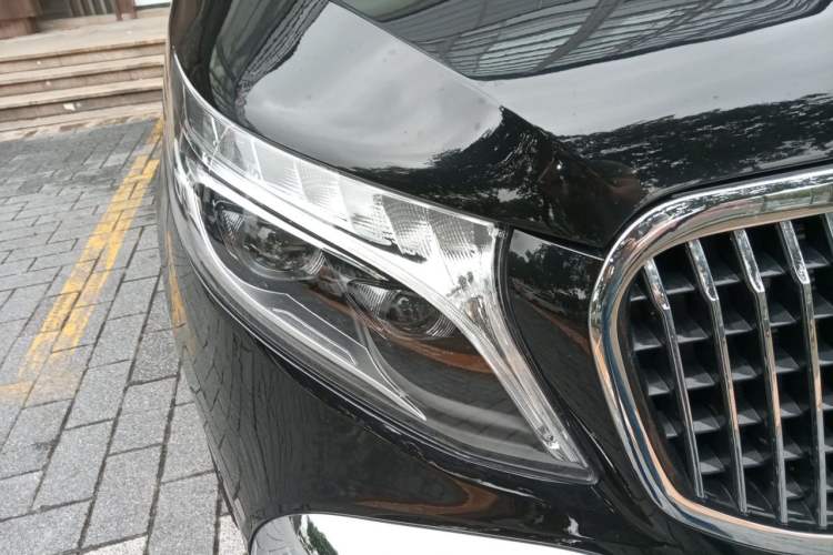 Used Mercedes-Benz Vito 2023 2.0T Elite Version 7 Seats Right Front Headlight