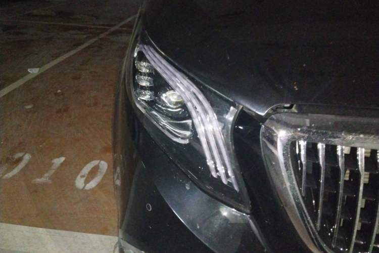 Used Mercedes-Benz Vito 2023 2.0T Business Version 7 Seats Right Front Headlight