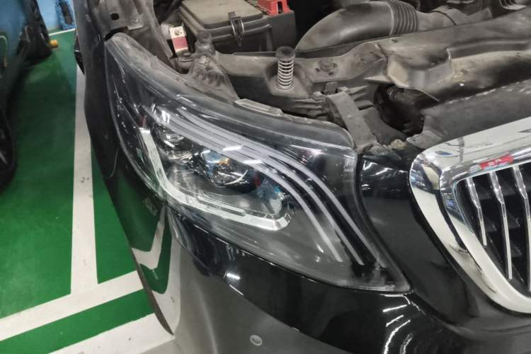 Used Mercedes-Benz Vito 2023 2.0T Elite Version 7 Seats Right Front Headlight