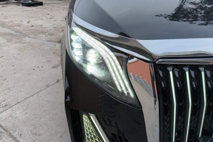 Used Mercedes-Benz Vito 2023 2.0T Elite Version 7 Seats Right Front Headlight