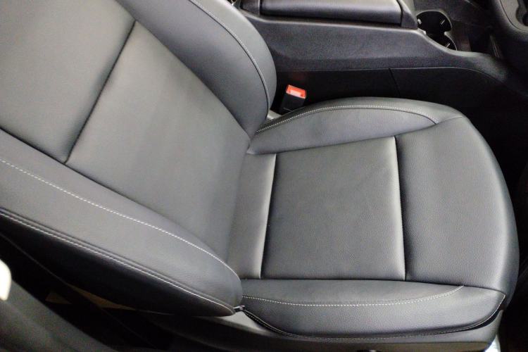 Used Mercedes-Benz Vito 2023 2.0T Business Version 7 Seats Right Front Seat