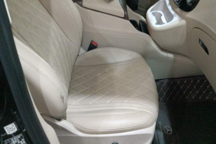 Used Mercedes-Benz Vito 2023 2.0T Business Version 7 Seats Right Front Seat