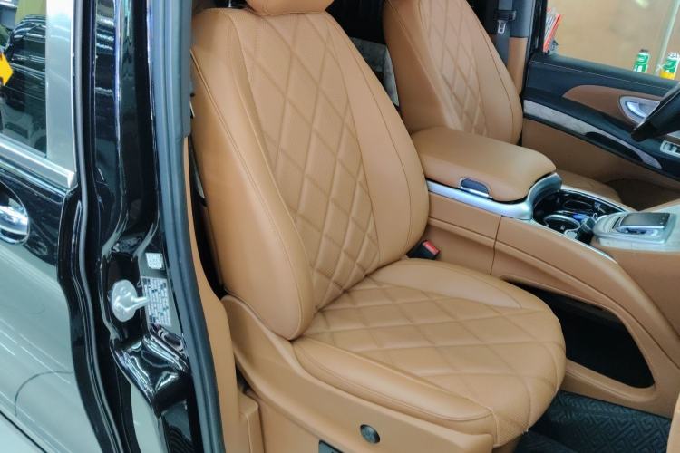 Used Mercedes-Benz Vito 2023 2.0T Business Version 7 Seats Right Front Seat
