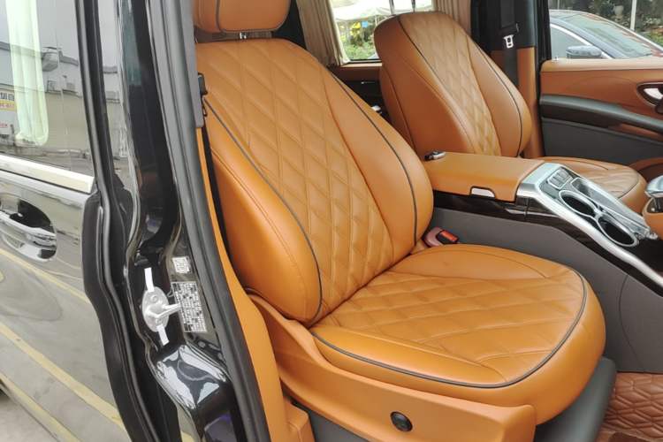 Used Mercedes-Benz Vito 2023 2.0T Business Version 7 Seats Right Front Seat