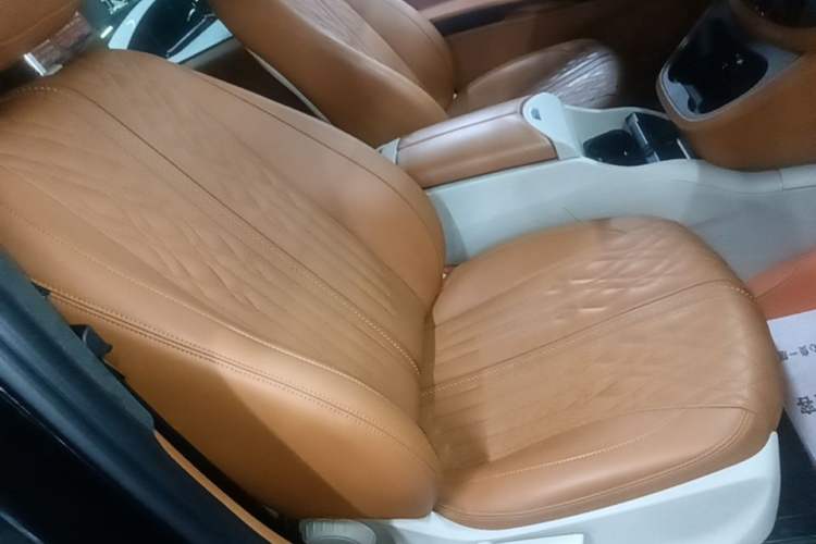 Used Mercedes-Benz Vito 2023 2.0T Elite Version 7 Seats Right Front Seat