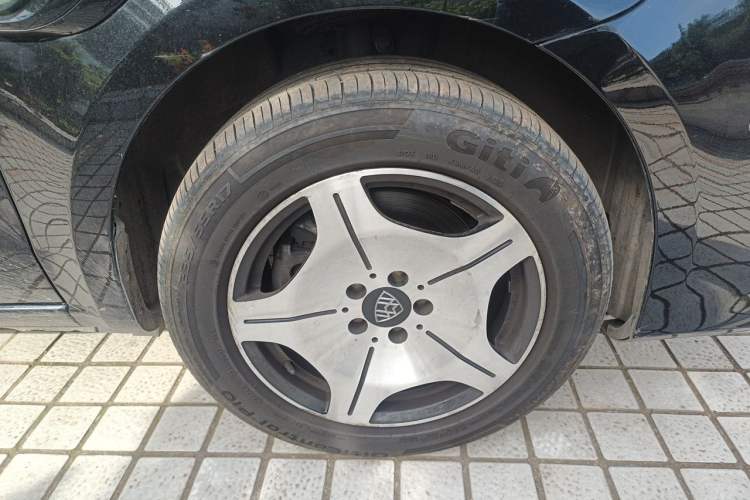 Used Mercedes-Benz Vito 2023 2.0T Business Version 7 Seats Right Front Wheel Hub