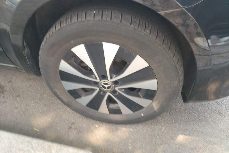 Used Mercedes-Benz Vito 2023 2.0T Elite Version 7 Seats Right Front Wheel Hub