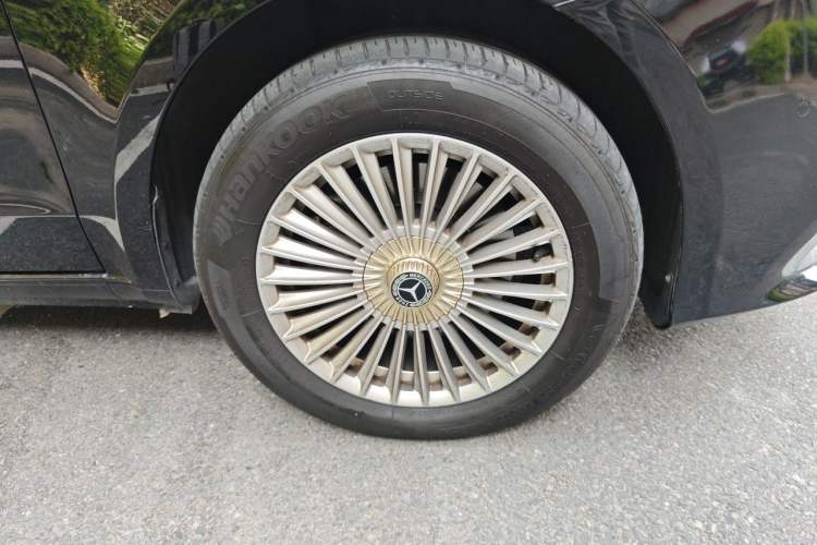 Used Mercedes-Benz Vito 2023 2.0T Elite Version 7 Seats Right Front Wheel Hub