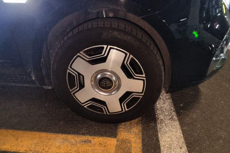 Used Mercedes-Benz Vito 2023 2.0T Business Version 7 Seats Right Front Wheel Hub