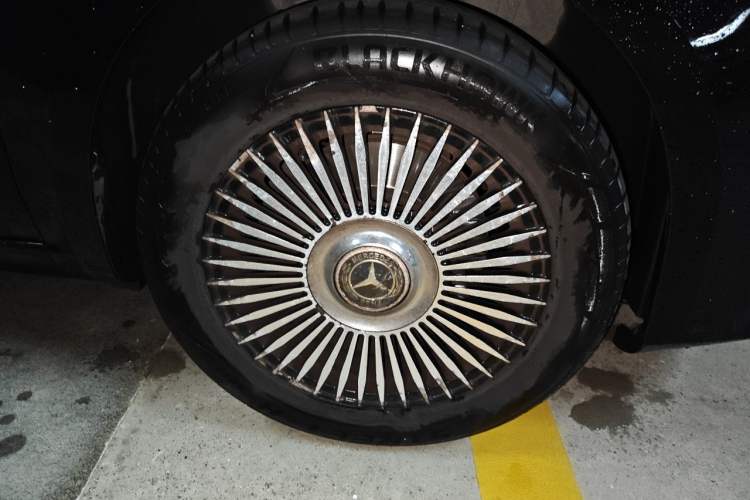 Used Mercedes-Benz Vito 2023 2.0T Elite Version 7 Seats Right Front Wheel Hub