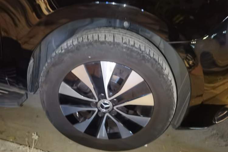 Used Mercedes-Benz Vito 2023 2.0T Business Version 7 Seats Right Front Wheel Hub