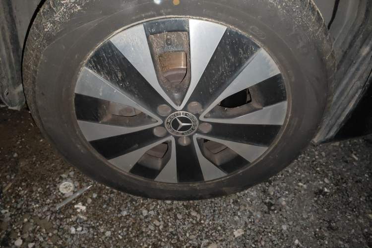 Used Mercedes-Benz Vito 2023 2.0T Elite Version 9 Seats Right Front Wheel Hub