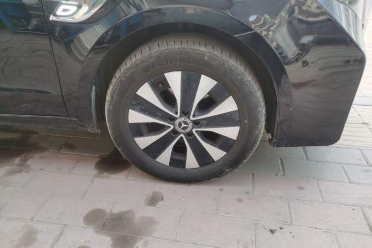 Used Mercedes-Benz Vito 2023 2.0T Business Version 7 Seats Right Front Wheel Hub
