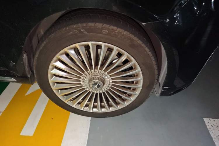 Used Mercedes-Benz Vito 2023 2.0T Elite Version 7 Seats Right Front Wheel Hub