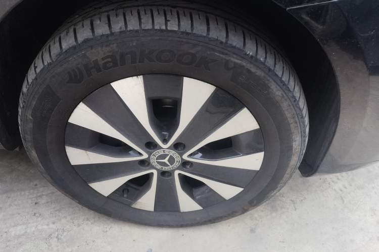 Used Mercedes-Benz Vito 2023 2.0T Business Version 7 Seats Right Front Wheel Hub