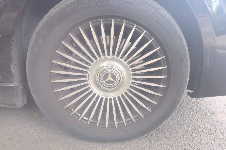 Used Mercedes-Benz Vito 2023 2.0T Business Version 7 Seats Right Front Wheel Hub