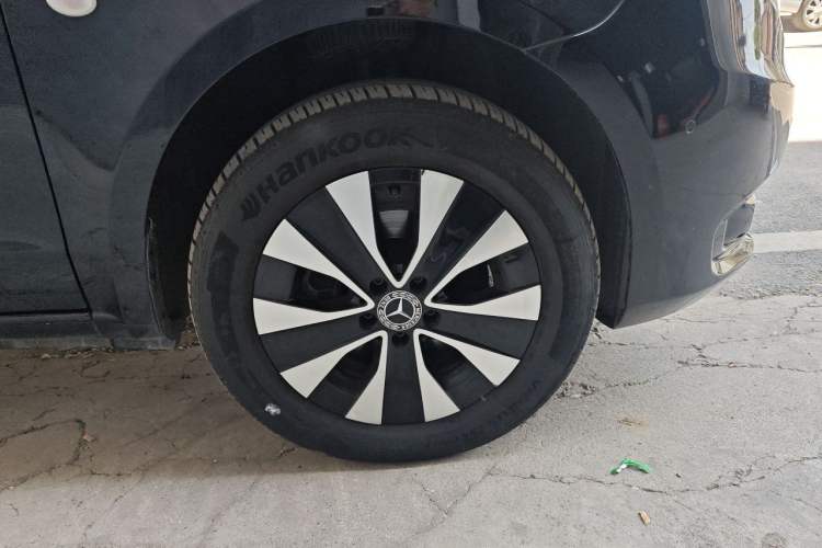 Used Mercedes-Benz Vito 2023 2.0T Business Version 7 Seats Right Front Wheel Hub