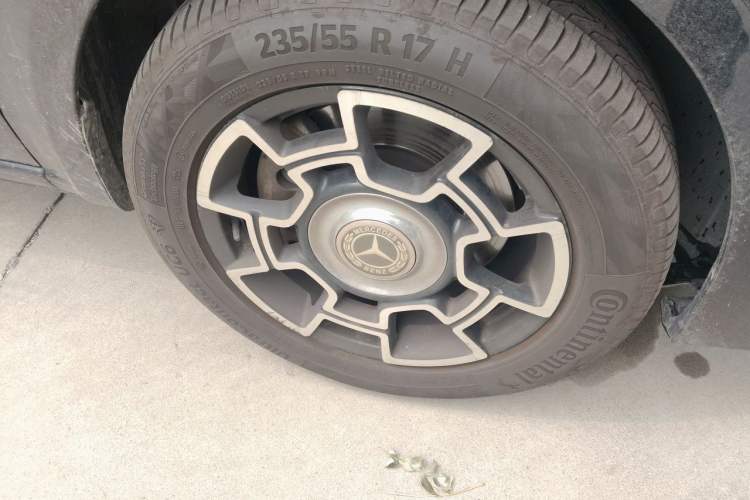 Used Mercedes-Benz Vito 2023 2.0T Business Version 7 Seats Right Front Wheel Hub