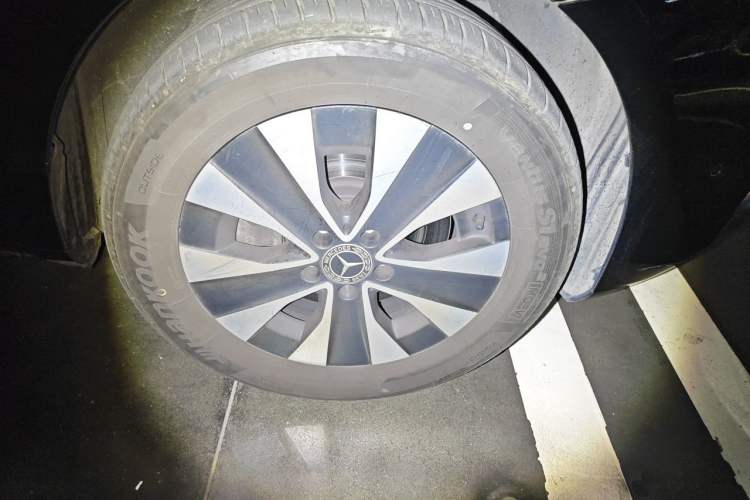 Used Mercedes-Benz Vito 2023 2.0T Business Version 7 Seats Right Front Wheel Hub
