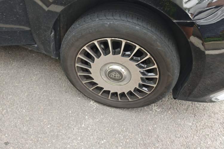 Used Mercedes-Benz Vito 2023 2.0T Elite Version 7 Seats Right Front Wheel Hub
