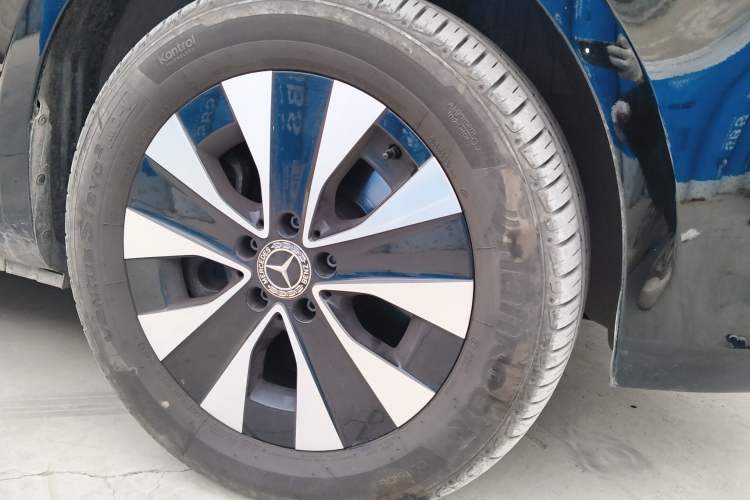 Used Mercedes-Benz Vito 2023 2.0T Elite Version 7 Seats Right Front Wheel Hub