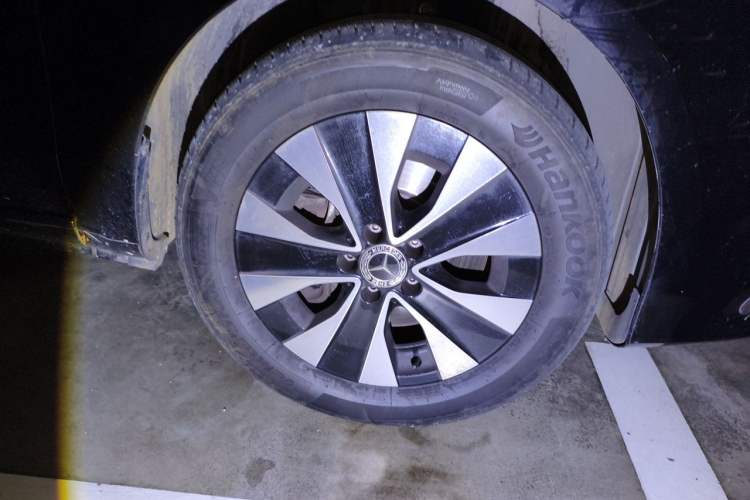 Used Mercedes-Benz Vito 2023 2.0T Elite Version 7 Seats Right Front Wheel Hub