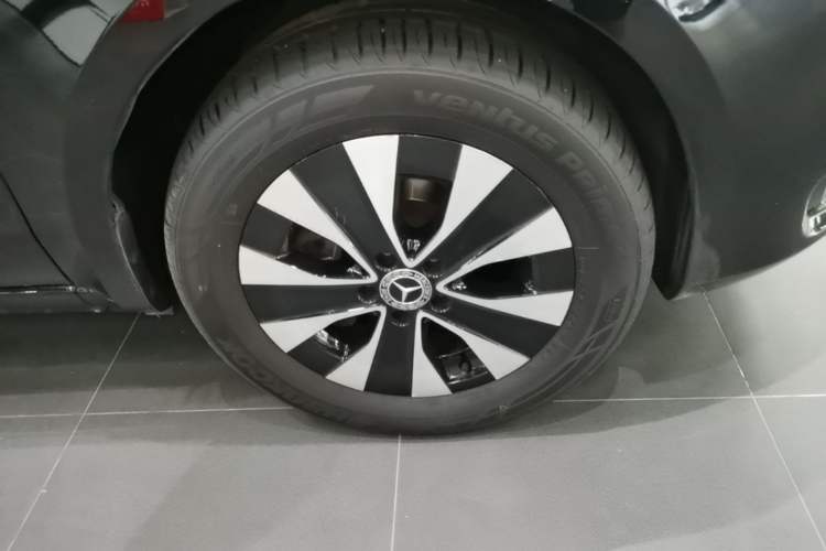 Used Mercedes-Benz Vito 2023 2.0T Elite Version 7 Seats Right Front Wheel Hub