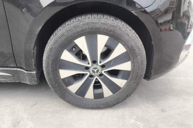 Used Mercedes-Benz Vito 2023 2.0T Elite Version 7 Seats Right Front Wheel Hub
