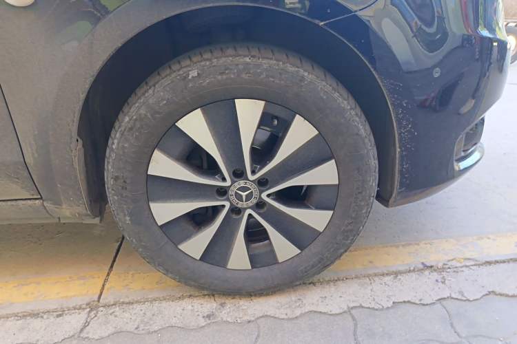 Used Mercedes-Benz Vito 2023 2.0T Business Version 7 Seats Right Front Wheel Hub