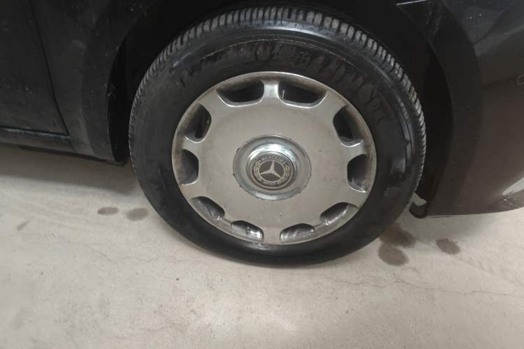 Used Mercedes-Benz Vito 2023 2.0T Elite Version 7 Seats Right Front Wheel Hub