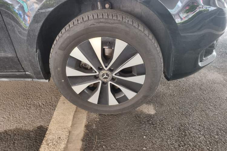 Used Mercedes-Benz Vito 2023 2.0T Elite Version 7 Seats Right Front Wheel Hub
