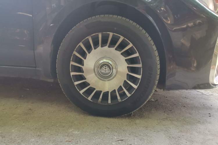Used Mercedes-Benz Vito 2023 2.0T Elite Version 7 Seats Right Front Wheel Hub